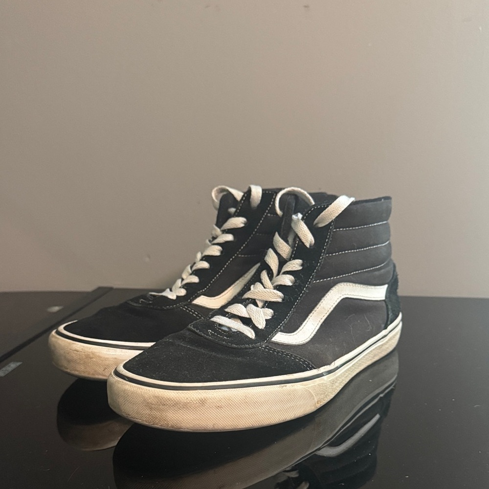 Vans Men's Black and White Skate Sneakers